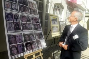 Bursa'da yarım asır &ouml;nce mezun oldukları okulun bah&ccedil;esinde buluştular