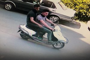 &Ccedil;alıntı motosikletle kapka&ccedil; yaptılar