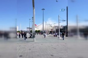 AKM'nin &ouml;n cephesi b&uuml;y&uuml;k bir g&uuml;r&uuml;lt&uuml;yle yıkıldı