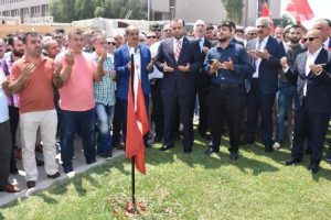 Şehit Fethi Sekin'e dua okuyarak aday adayı oldu