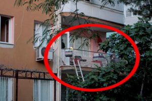Teklifini reddedince merdivenle daireye girip, dehşet sa&ccedil;tı!