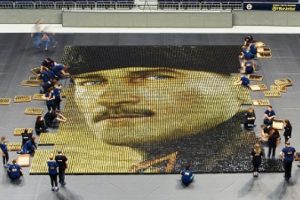 60 bin karton bardakla Atatürk portresi yaptılar! Bursalı fotoğrafçı...
