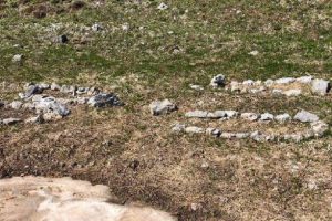 12 PKK'lı hainin temsili mezarı bulundu