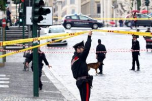 Roma'da bankada bomba paniği!
