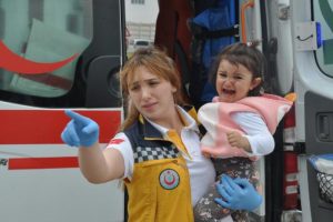 Bursa'da otomobil ile hafif ticari araç çarpıştı: 1'i çocuk 5 yaralı