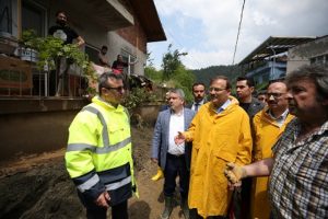 Başbakan Yardımcısı Çavuşoğlu Bursa'da sel ve heyelan bölgesinde