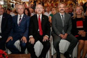 Kılı&ccedil;daroğlu, Akhisar'da iş adamlarıyla buluştu