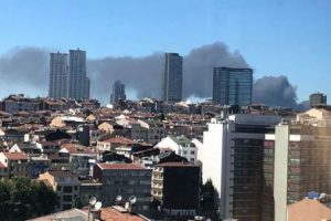 İstanbul Kağıthane'de fabrika yangını