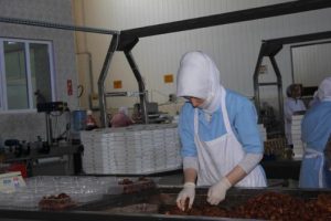 Bursa'da bayram ikramı kestane şekeri