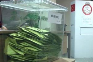 Kırgızistan'da T&uuml;rk se&ccedil;menlerin oy verme işlemi sona erdi