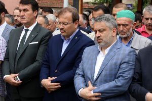 Çavuşoğlu, AK Parti&nbsp;Bursa&nbsp;İl Başkanı Salman'ın kayınpederinin cenaze törenine katıldı