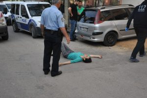 Bursa'da tartıştığı kocasını bıçaklayarak öldüren kadın emniyette sinir krizi geçirdi