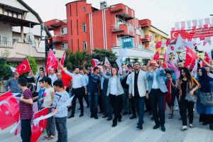 Bursa İznik'te AK Parti'den birlik beraberlik yürüyüşü