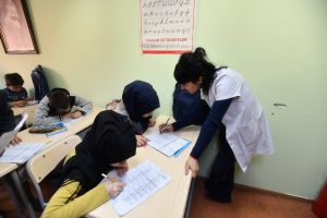 Mülteci kadınlar Türkçe öğreniyor