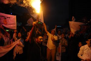 Bursa 15 Temmuz Demokrasi Meydanı'nda seçim kutlaması
