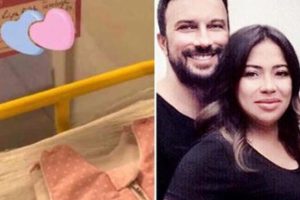 Tarkan ile Pınar Tevetoğlu bebeklerini kucağına aldı