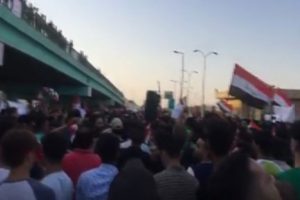 Protestocular Başbakan el-İbadi'nin otelini bastı