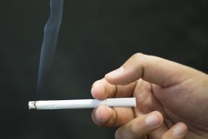Bu ülkede kamu kuruluşlarında sigara içmek artık yasak
