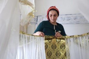 Bursa'da sünnet yatağı süsleme geleneği mesleği oldu