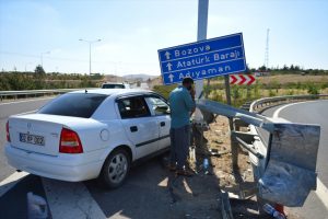 Şanlıurfa'da otomobil bariyere çarptı: 7 yaralı