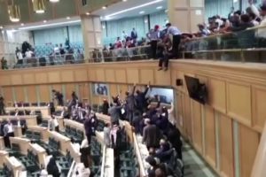 Ürdün'de mecliste intihar girişimi