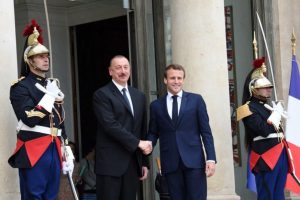 Aliyev ile Macron Fransa'da görüştü!