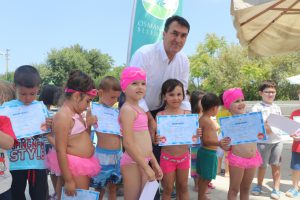 Bursa'da minik yüzücüler sertifika heyecanı yaşadı