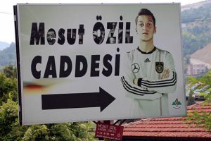 Zonguldak Belediye Başkanı açıkladı: Özil'in fotoğrafı değişiyor