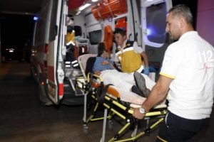Bursa'da kavşakta minibüsle çarpışan otomobilin sürücüsü yaralandı