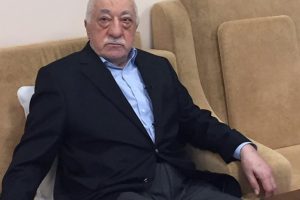 İlahiyatçı Akşit'den müthiş iddia: Gülen'i öldürdüler, cesedi Yahudi mezarlığına gömüldü