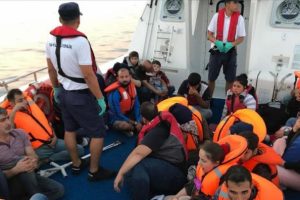 Ege Denizi'nde 55 düzensiz göçmen yakalandı