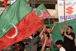 Pakistan'daki seçimleri 'Pakistan Adalet Hareketi' kazandı