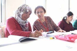 Bursa'da çoban kadınların okuma yazma sevinci