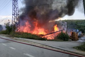 Bursa'da kereste fabrikasında yangın!