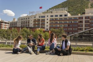 İzmir EÜ öğrenci memnuniyetinde 21. sırada yer aldı