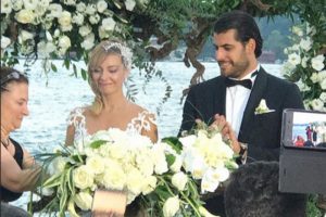 Oyuncu Özge Özder ile müzisyen Sinan Güleryüz evlendi
