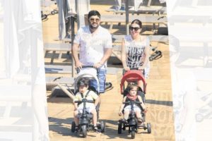 Ebru Yaşar ailesiyle tatilde