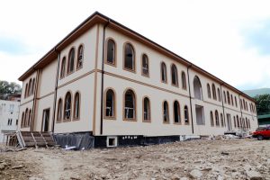 Bursa Demirtaşpaşa İlköğretim Okulu'nda son rötuşlar