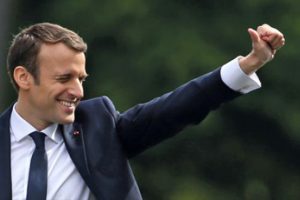 Macron okullarda cep telefonunu yasakladı