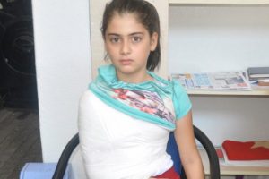 Köpeklerin saldırdığı 12 yaşındaki Merve'nin kolu kırıldı