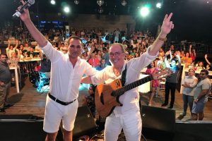 Sinan Erkoç konserinde Rafet El Roman sürprizi