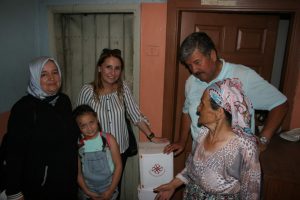 Bursa'daki ihtiyaç sahibi 100 aileye yardım