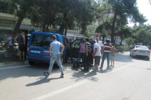 Erdek'te jandarma aracı kaza yaptı: 2 yaralı