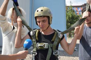 Ankara'nın göbeğinde paraşüt heyecanı