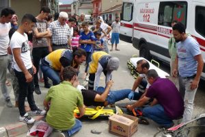 Bursa'da iki motosiklet kafa kafaya çarpıştı: 3 yaralı