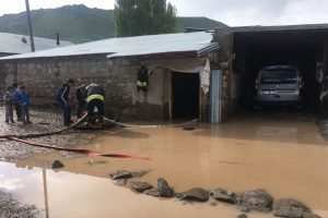 Horasan'da yağış sonrası dereler taştı