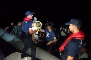 Didim'de 54 kaçak göçmen yakalandı