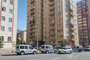 Kayseri'de 8'inci kattan düşen kadın ağır yaralandı