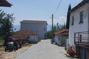 Bursa'da köylere parke taşı döşeniyor