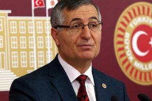 Özcan Yeniçeri'den istifa açıklaması